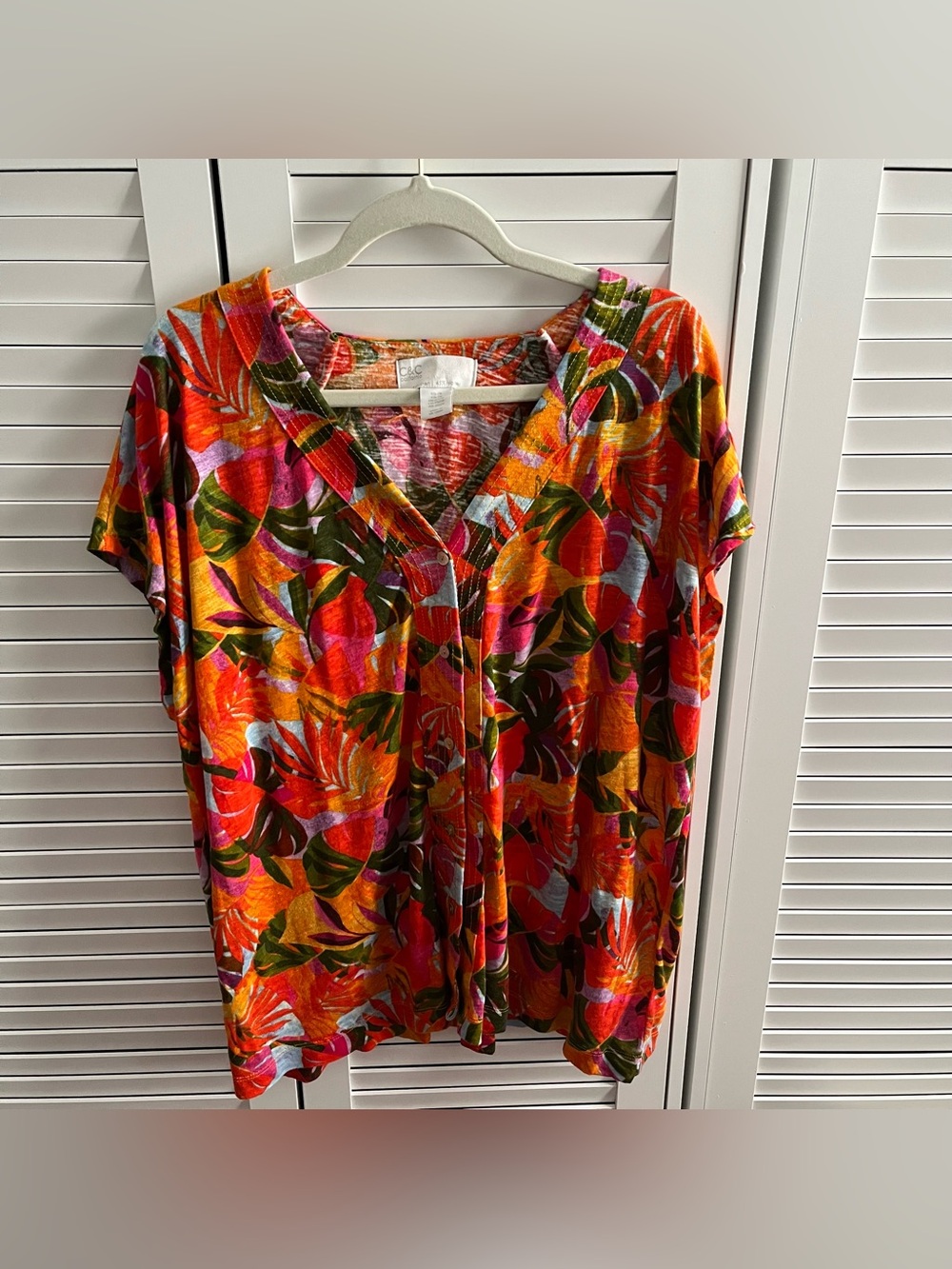 C&C California Floral V-Neck Short Sleeve Top Orange, Pink, Green